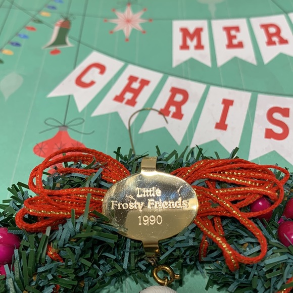 Frosty friends Wreath with 1 mini ornament - Picture 10 of 11